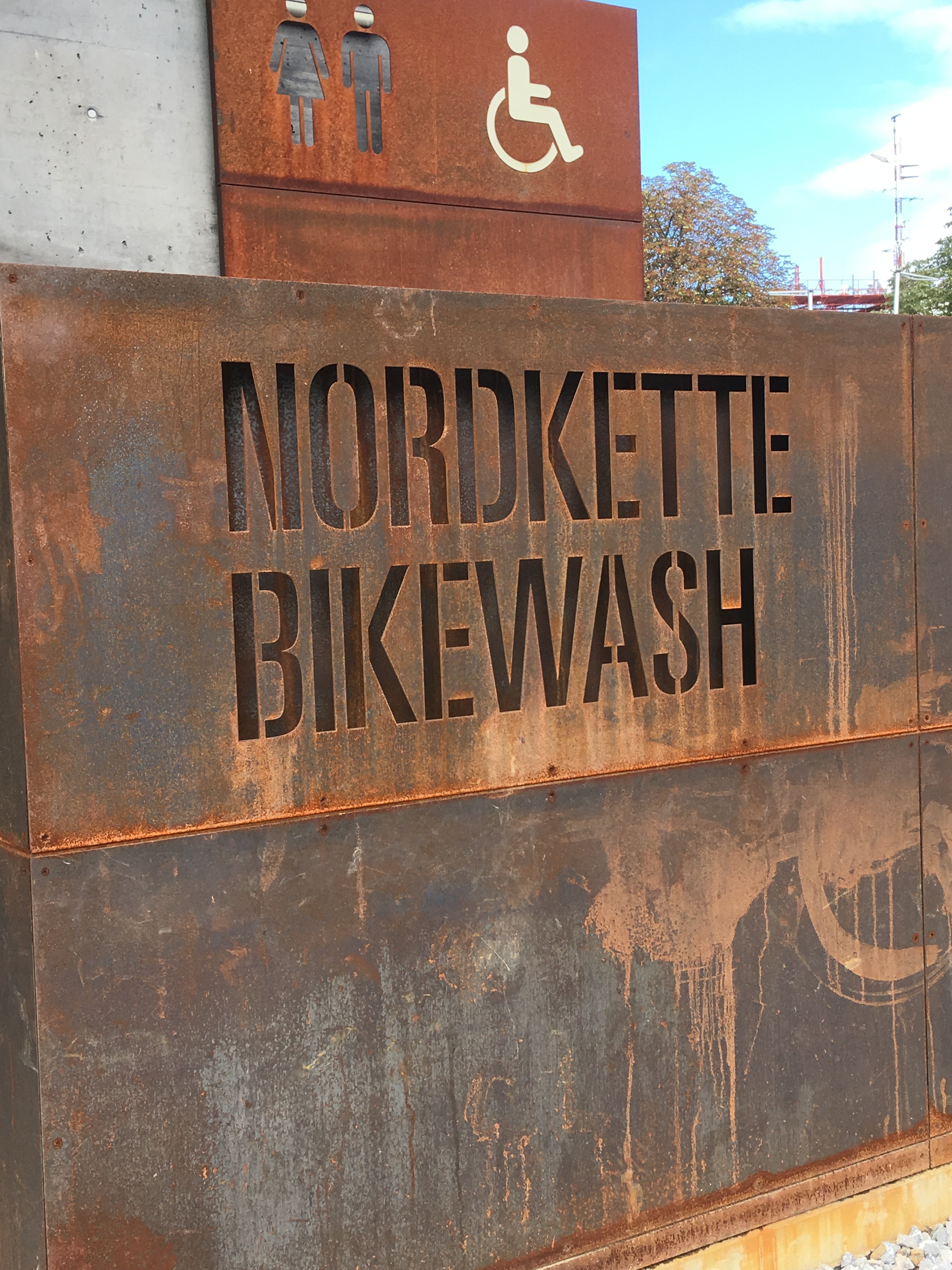 The city provides facilities to wash your bike after biking up the mountain