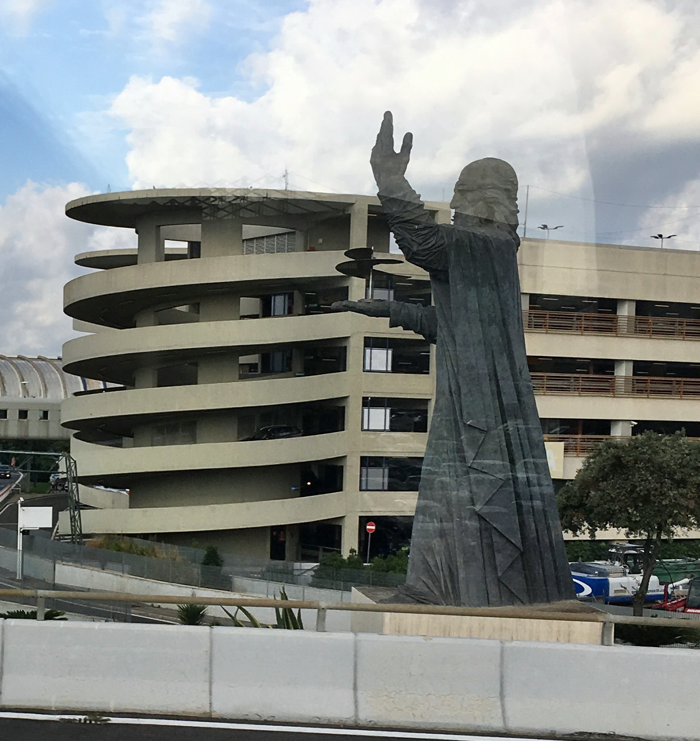 Statue of Leonardo welcoming us to the airport